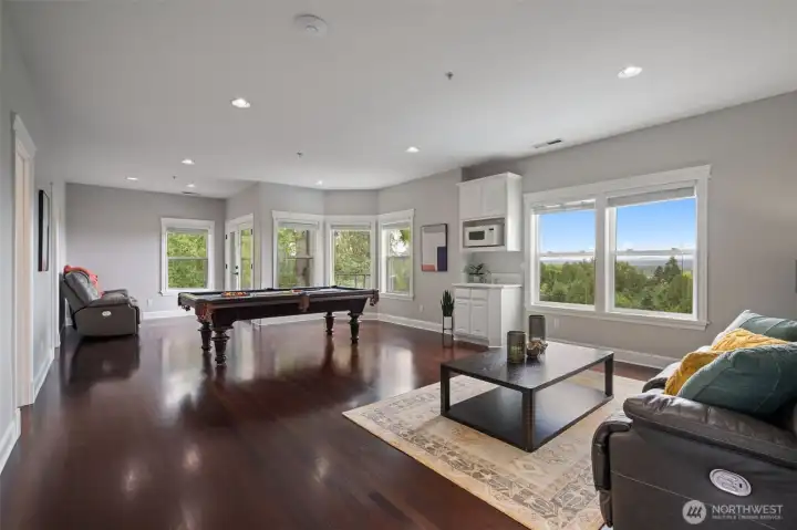 rec room for entertaining. rec room for entertaining.