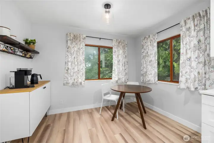 Secondary in-kitchen dining space, the perfect breakfast nook!