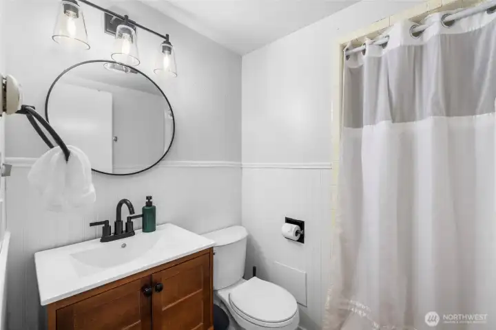 Lower level 3/4 bath