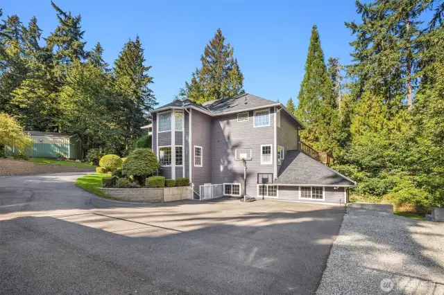 Driveway can accommodate many cars for large gatherings.
