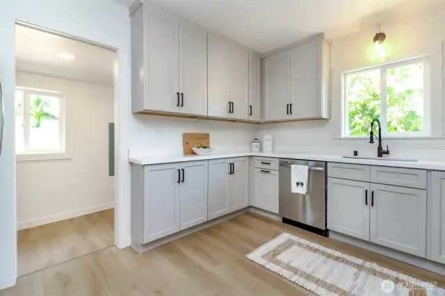 Kitchen w/stainless brand new appliances and quartz countertops.