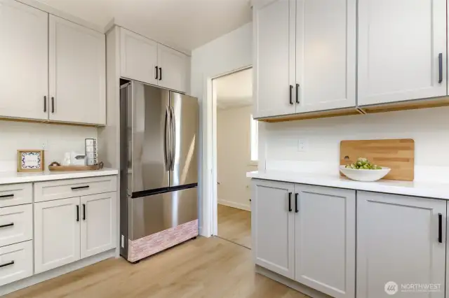 Kitchen w/stainless brand new appliances and quartz countertops.
