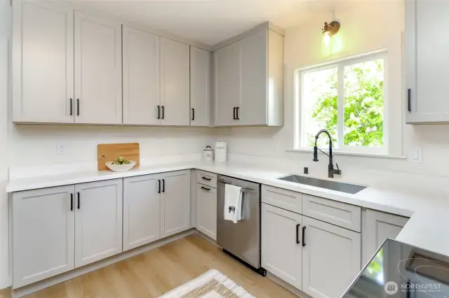 Kitchen w/stainless brand new appliances and quartz countertops.