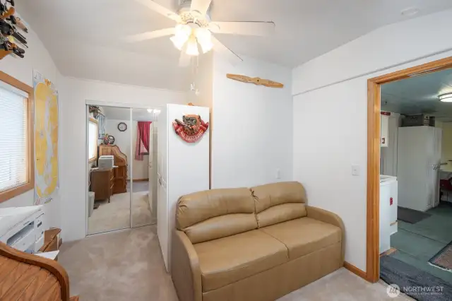 Third bedroom with mirrored closet doors.