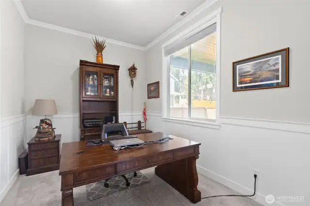 Den/Home Office can double as guest bed