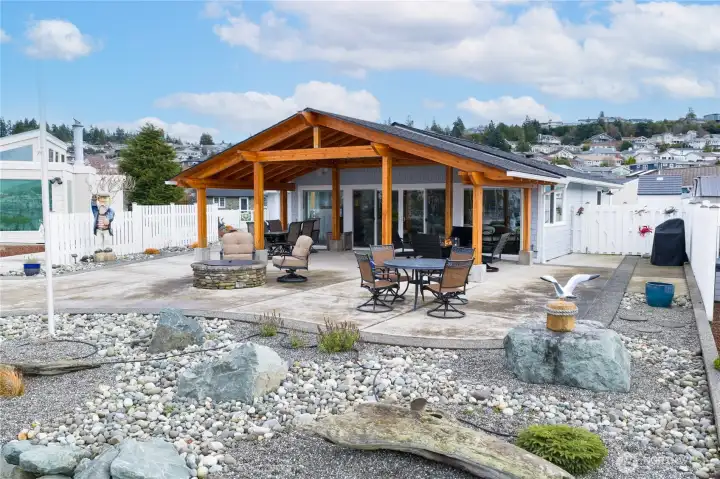 Covered back patio leading to your 50' dock