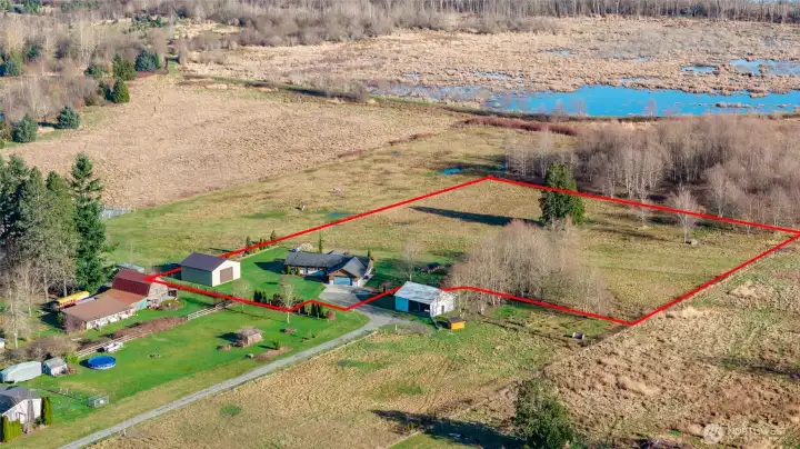 These are the approximate lines. Buyer to verify. See plat map.  New houses will be built along the driveway coming in to the barn.