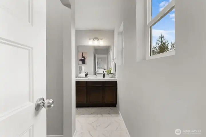 Photographs are for illustrative purposes only. Features, finishes, interior/exterior colors, landscaping and floorplan shown may vary from actual homes built