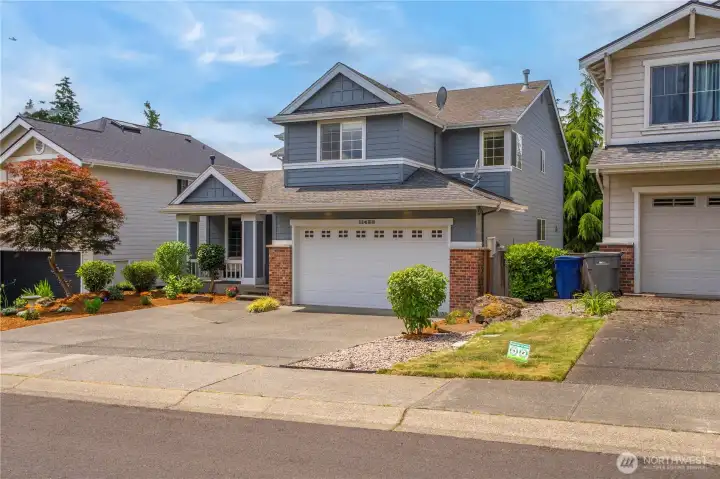 5 Beds and 3.25 baths plus media room, sauna, covered patio, and a fully equipped MIL