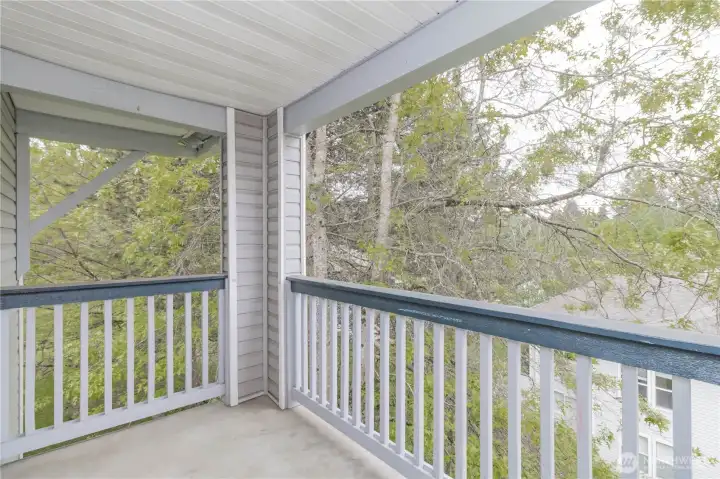 Private deck to relax and unwind the day.