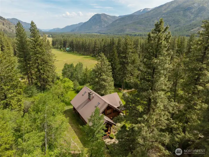 Views expanding south toward Mazama.  Located only 7 minutes walking.