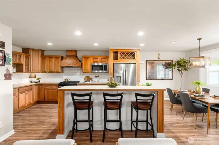 Eat-in kitchen