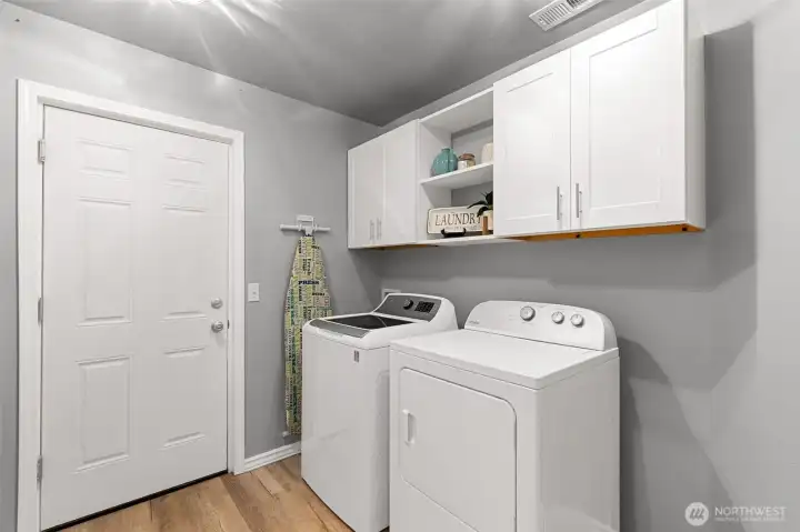 Large Laundry room with garage access
