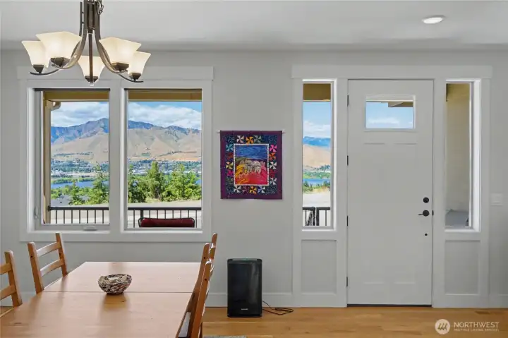 Dining room and entrance
