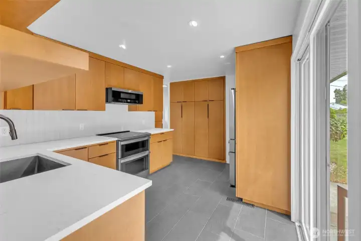 Another view of the kitchen.