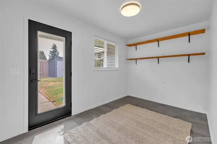 Office/flex space with an exterior door. Located off the livingroom.