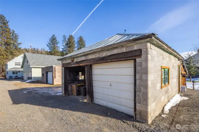 2 car detached garage