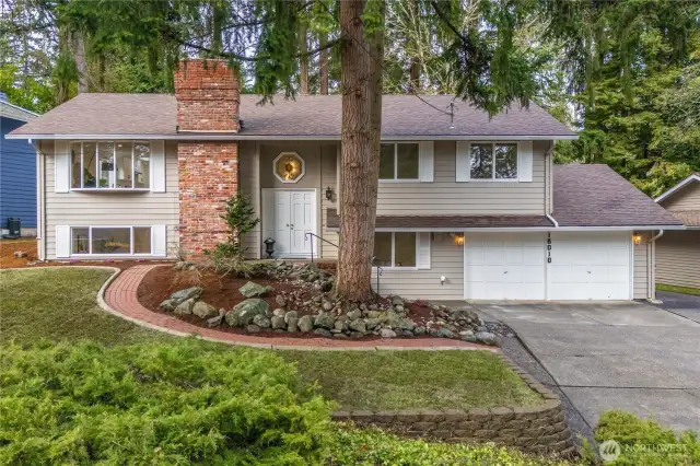 Beautifully updated home in Bellevue’s desirable Spiritridge/Eastgate neighborhood