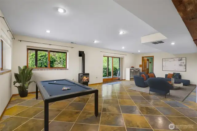 Basement recreational room (Virtually staged)