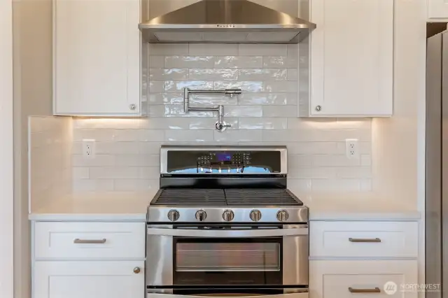 Stainless double oven with stock pot filler