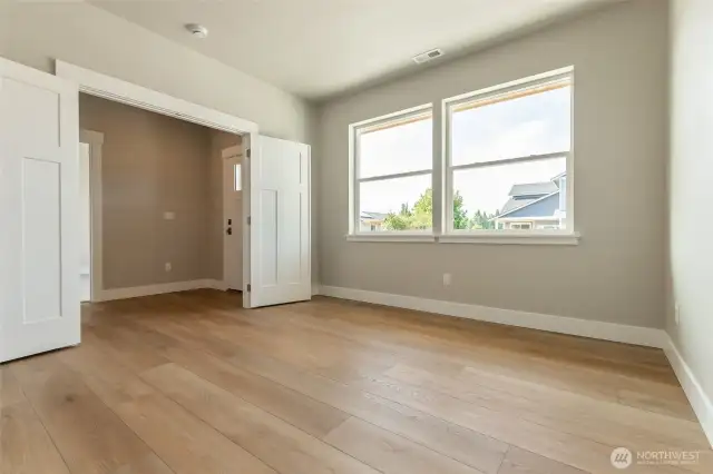Front bonus room/office area
