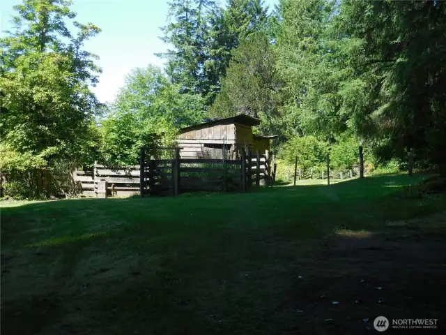 Small Barn Structure up on the Northeast 40...