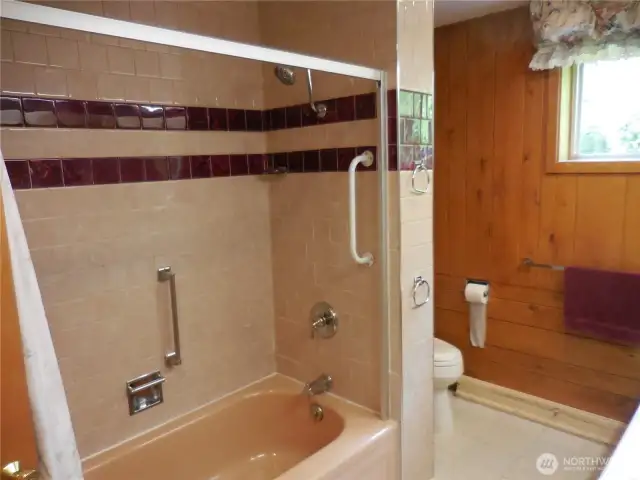 Tile Shower / Tub