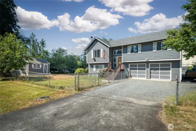 3B/2.75B with 2 car garage