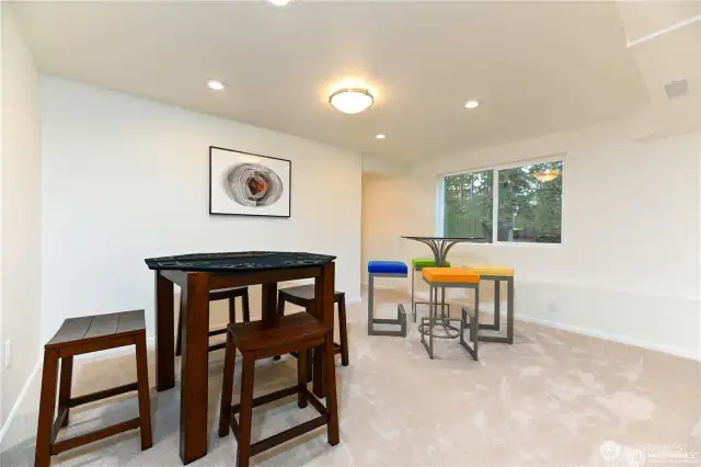 An additional room in the spacious basement - an ideal room for hobbies, games or a playroom.