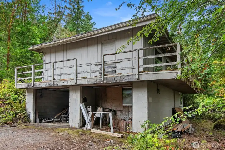 Additional structure that can be renovated or used for storage