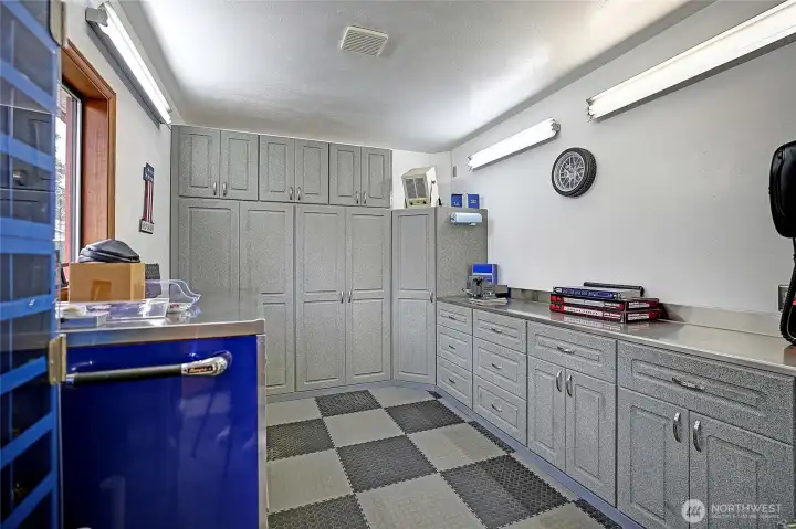 All shop cabinets stay..