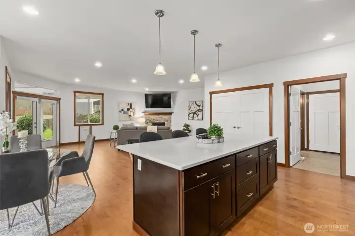 Kitchen/ eating area/ family room