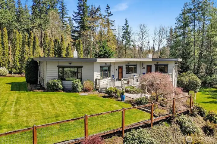 Upper yard and deck to entrance.