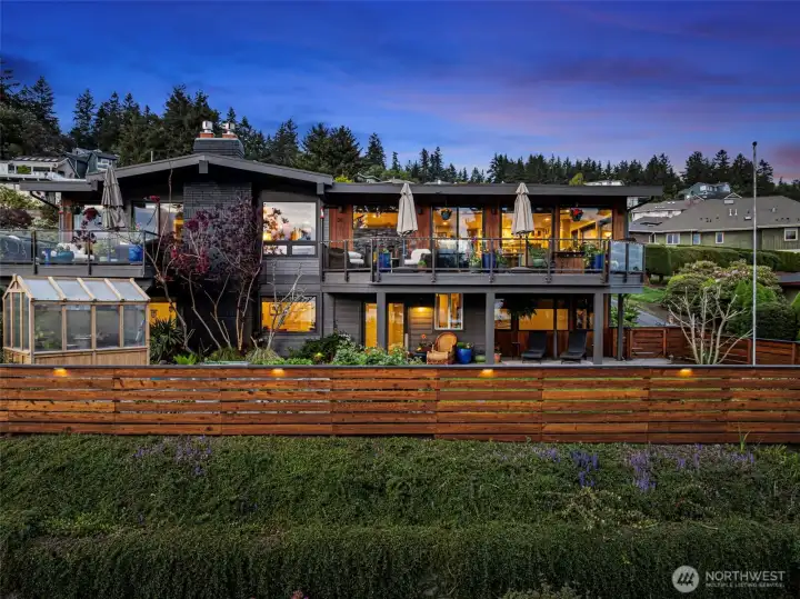 Gorgeous reimagined home in the heart of Pt. Fosdick view properties is awaiting new owners to claim it for themselves. Welcome to 31 Pt. Fosdick Dr., located in Gig Harbor, WA!