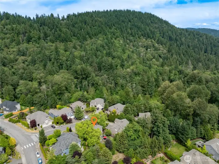 Backed by natural greenery and just moments from Cougar Mountain, this location offers the perfect blend of neighborhood living and outdoor lifestyle