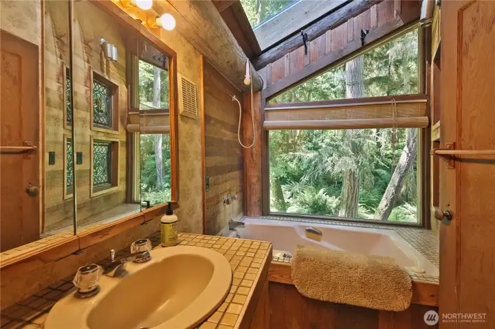 Imagine soaking in the tub with this view after a long day of hiking!