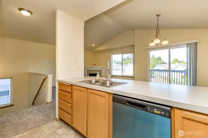 Kitchen breakfast bar with all new SS appliances, sink and disposal. Kitchen breakfast bar with all new SS appliances, sink and disposal.