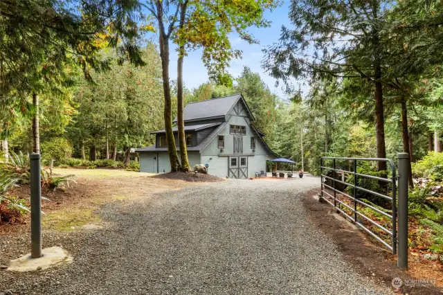 Build your vision on this enchanting acreage!