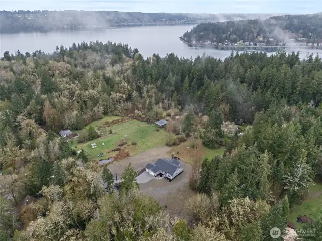Great location, easy commute to the Seattle ferries.