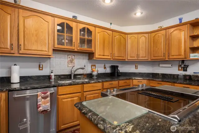 Kitchen is well equipped with higher end appliances, granite countertops and loads of cupboards.