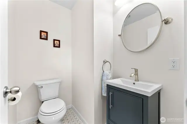 Upstairs 1/2 bath
