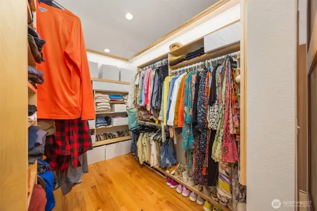 The large walk-in closet’s ample storage is tucked behind a barn door, and offers great lighting to help you choose the perfect ‘fit for your day.