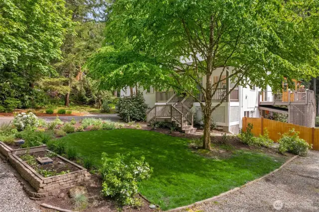 The English cottage gardens are just springing to life, offering seasonal color and lots of flowers to keep the local hummingbirds happy. In the off-season, they provide low-maintenance greenery.