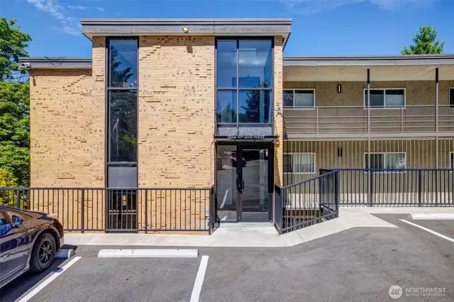 Modern Style 1965 Building. Sturdy and safe construction.