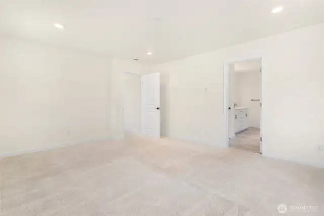Primary Suite w/ full bath.