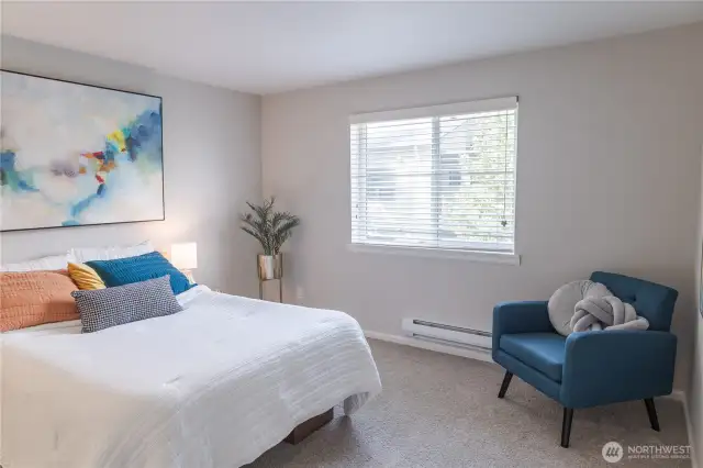 Large primary bedroom.
