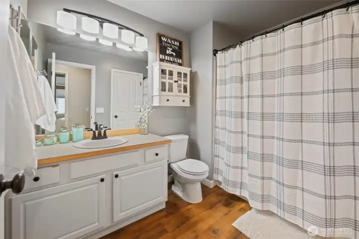 Freshly painted bathroom with beautiful lighting.