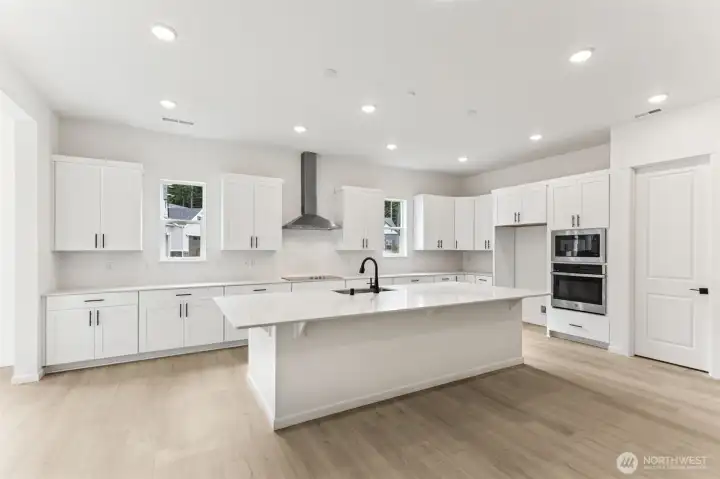 ***Actual Home *** Large kitchen and island with fabulous cabinets, walk in pantry and tons of light
