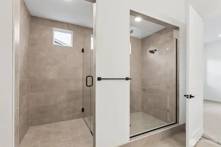 ***Actual Home *** Beautifully tiled Primary Walk-in shower