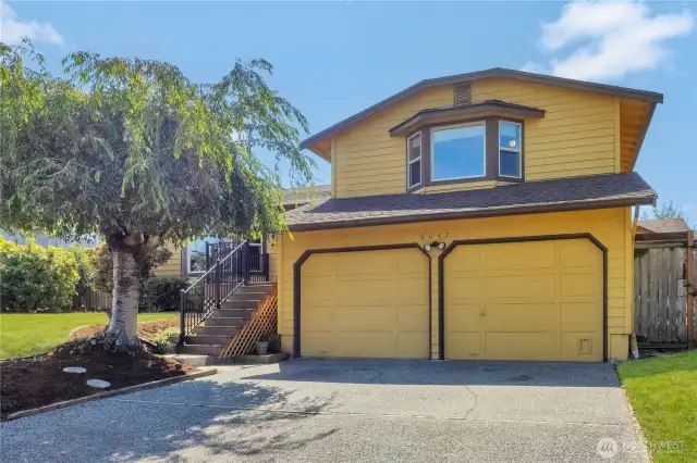 Bright & cheery on Sunshine Drive!